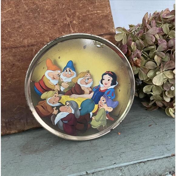 Vintage Walt Disney Snow White Seven Dwarfs Round Candy Tin Litho Great Britain - Picture 1 of 6